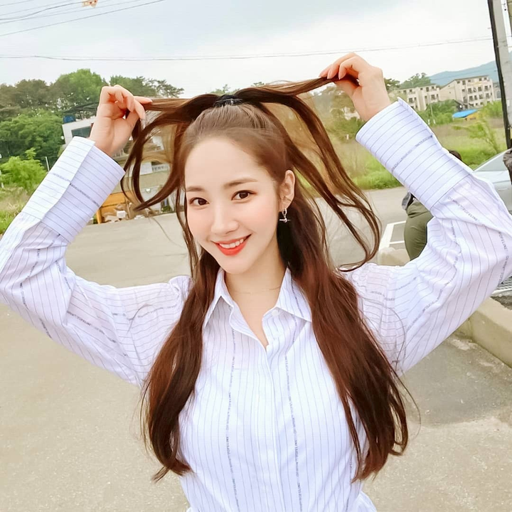 Sự thật bất ngờ về bức ảnh khiến Park Min Young bị đồn thổi 'đập mặt xây lại' - 1