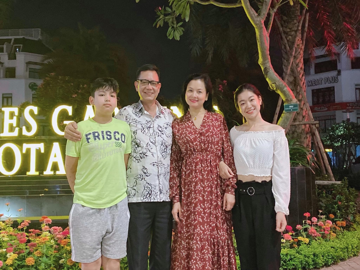 Cuộc sống đời thường của ông Quân phim 'Hướng dương ngược nắng' - 4