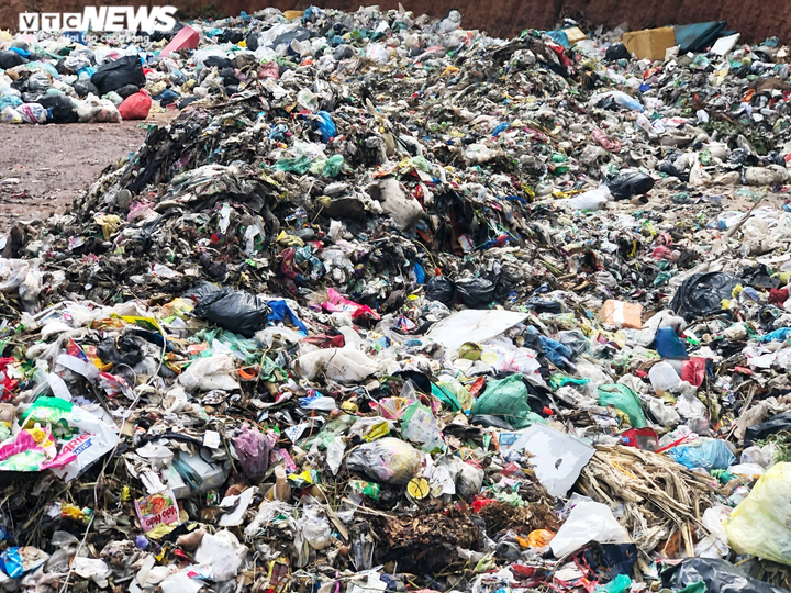 Đồng Nai: Dân kêu trời vì bãi tập kết rác thải hôi thối, ruồi nhặng bâu kín - 4