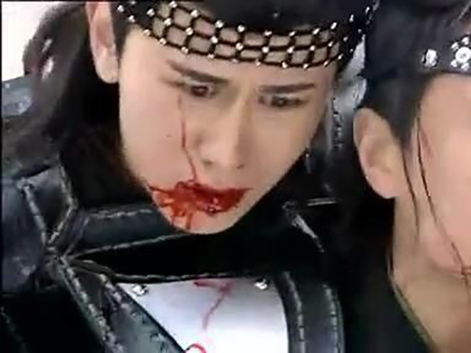 Hài hước những cảnh thổ huyết phim Hoa ngữ, người cuối là đỉnh cao của ảnh chế - 5