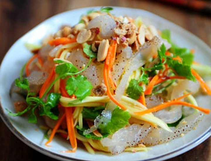 Món ngon mỗi ngày: Lai rai với nộm sứa xoài xanh - 1