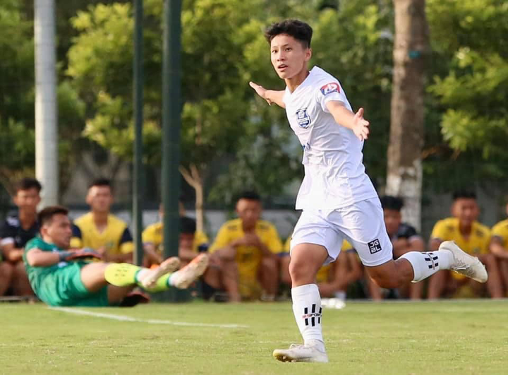 Tỏa sáng ở Học viện Nutifood, em họ Công Phượng được gọi lên U18 Việt Nam - 1