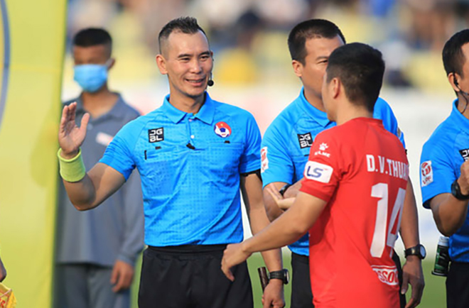 Trọng tài tố bị cầu thủ TP.HCM hành hung: Nếu sai, sẵn sàng treo còi suốt đời - 1