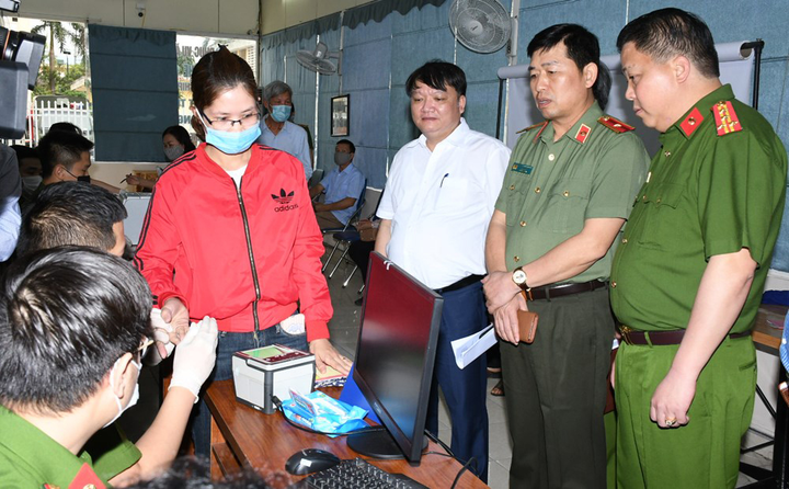 Cán bộ cơ sở thu phí căn cước sai quy định: GĐ Công an Hải Phòng lên tiếng - 1