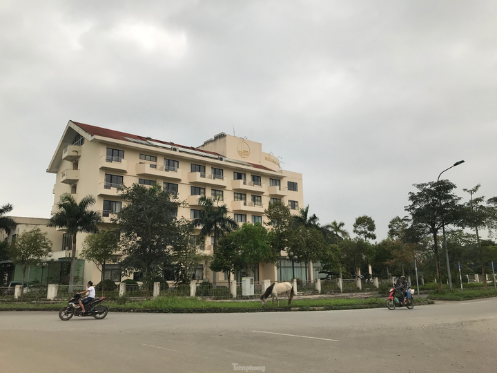  Sau nhiều năm bỏ hoang, dự án đại học nghìn tỷ tại Hòa Lạc có diễn biến 'lạ' - 1