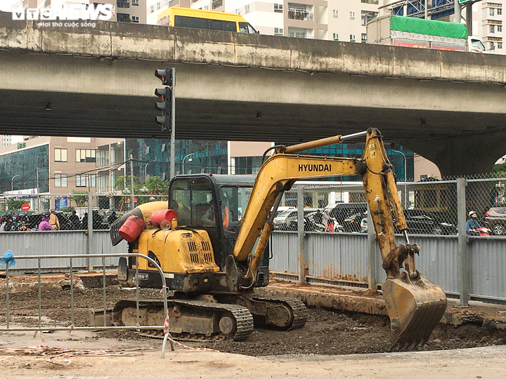 Hầm chui 700 tỷ đồng bị 'tuýt còi', nút thắt cổ chai ở Hà Nội được giải tỏa - 9