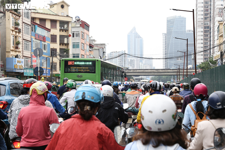 Hầm chui 700 tỷ đồng bị 'tuýt còi', nút thắt cổ chai ở Hà Nội được giải tỏa - 3