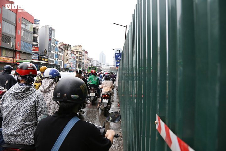 Hầm chui 700 tỷ đồng bị 'tuýt còi', nút thắt cổ chai ở Hà Nội được giải tỏa - 4