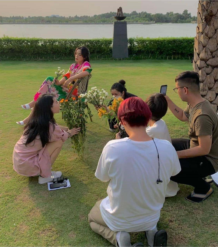 Ảnh chụp vội của mỹ nhân Việt: Nhã Phương đẹp nhưng cô ca sĩ Gen Z mới đỉnh cao - 5