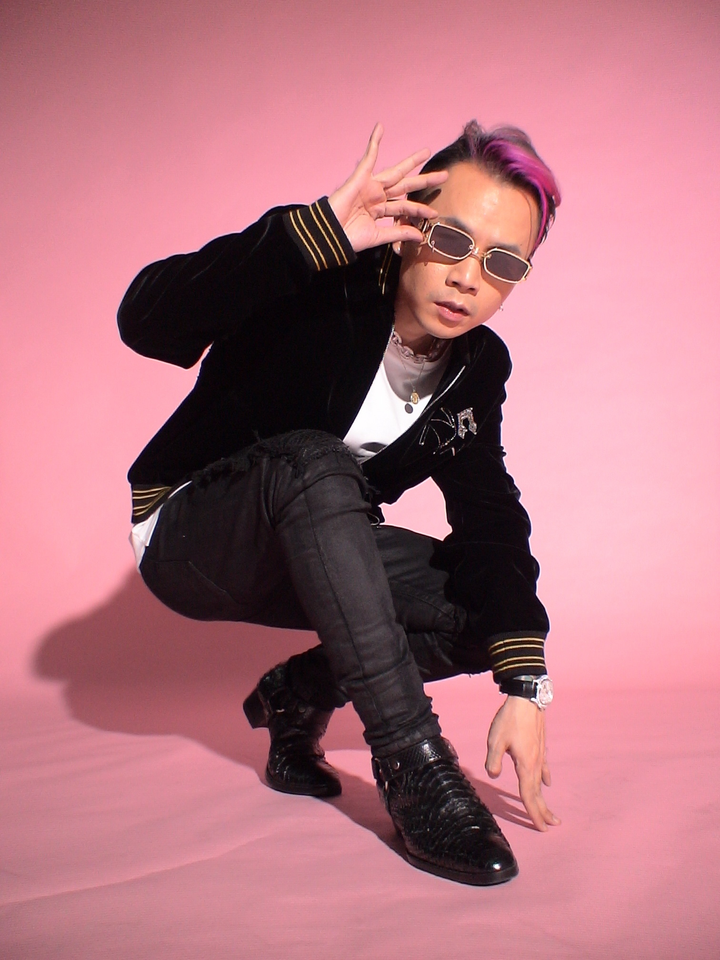 Rapper Binz mang nhiều ca khúc triệu views 'đốt cháy' sân khấu sinh viên - 1