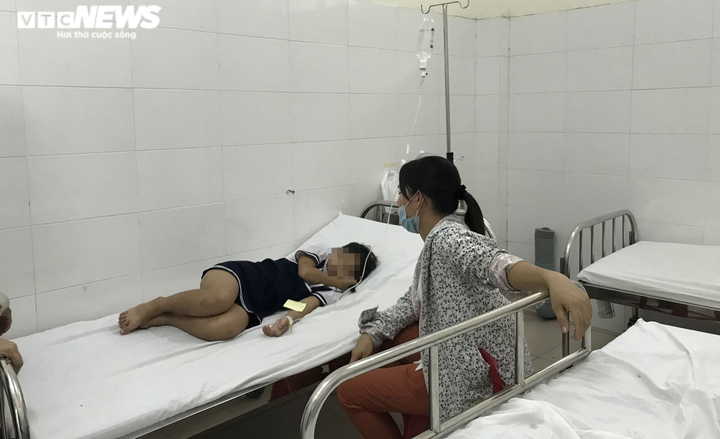 Xét nghiệm mẫu đồ chơi tìm nguyên nhân hơn 30 học sinh tiểu học nhập viện - 2