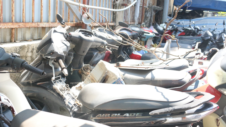 Xe vô chủ chất đống nhiều năm, hai bến xe Miền Đông, Miền Tây 'đau đầu' xử lý - 2