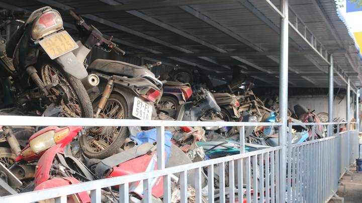 Xe vô chủ chất đống nhiều năm, hai bến xe Miền Đông, Miền Tây 'đau đầu' xử lý - 3