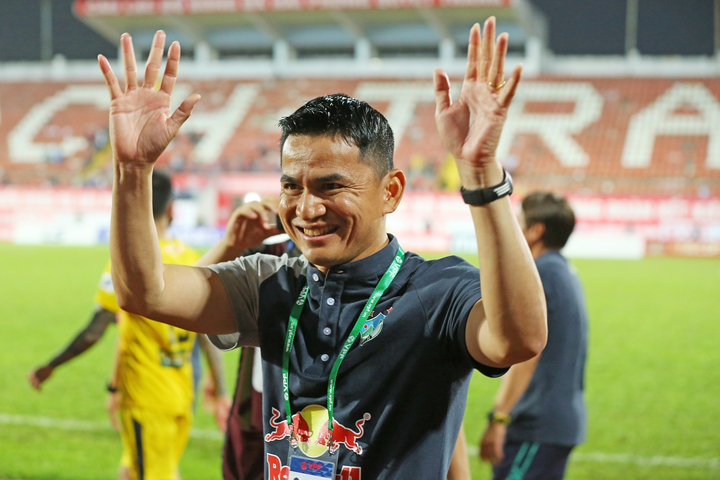 Kiatisak khởi đầu ở HAGL hay hơn thời ĐT Thái Lan cực thịnh - 1