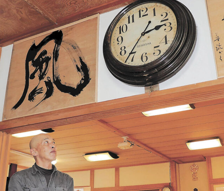 Bí ẩn chiếc đồng hồ cổ đứng im 10 năm, chỉ hoạt động khi có động đất - 1