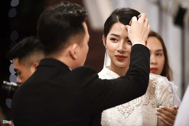 Vợ Phan Mạnh Quỳnh rạng ngời hạnh phúc trong Thánh lễ hôn phối - 6