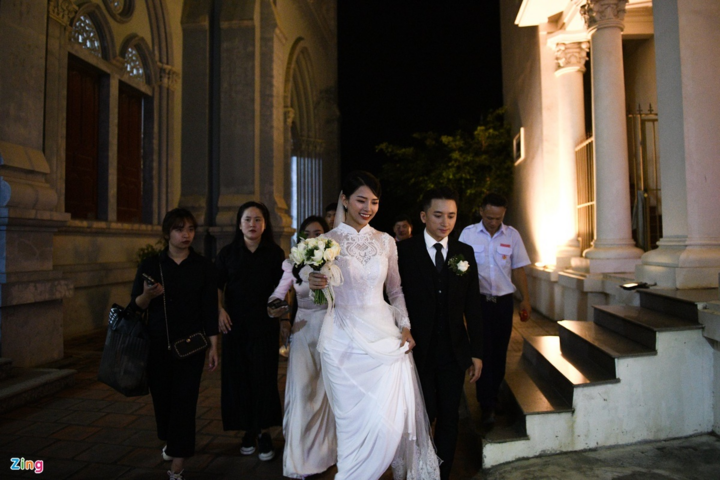 Vợ Phan Mạnh Quỳnh rạng ngời hạnh phúc trong Thánh lễ hôn phối - 9