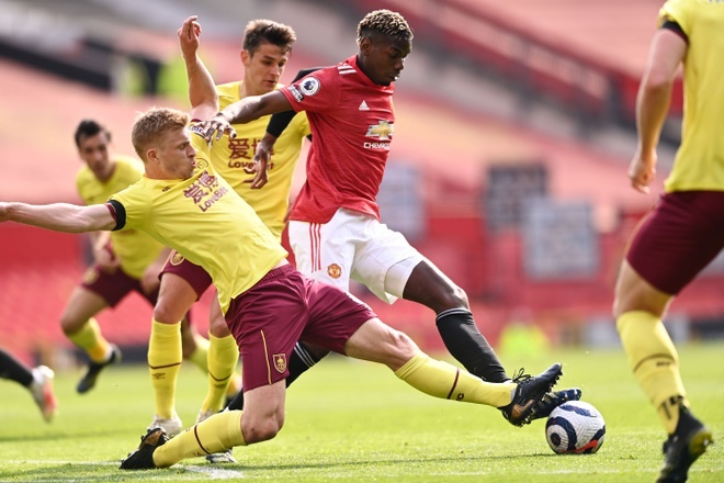 Đè bẹp Burnley, Man Utd quyết bám đuổi Man City - 1