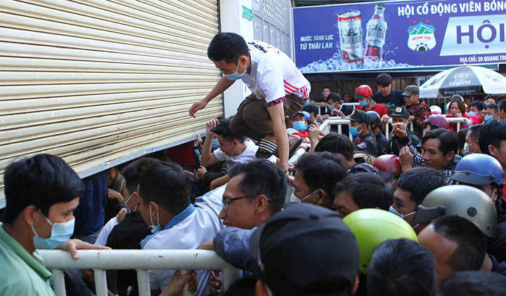 Đại chiến HAGL vs Hà Nội FC tạo ra cơn sốt vé khủng khiếp - 7