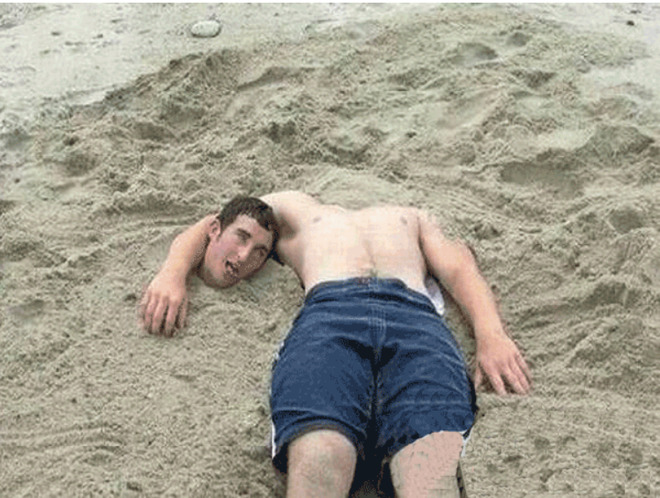 Muôn kiểu đắp cát trên biển với tài sáng tạo 'vô cực' khiến dân tình tròn mắt - 5