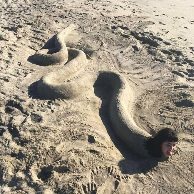 Muôn kiểu đắp cát trên biển với tài sáng tạo 'vô cực' khiến dân tình tròn mắt - 3