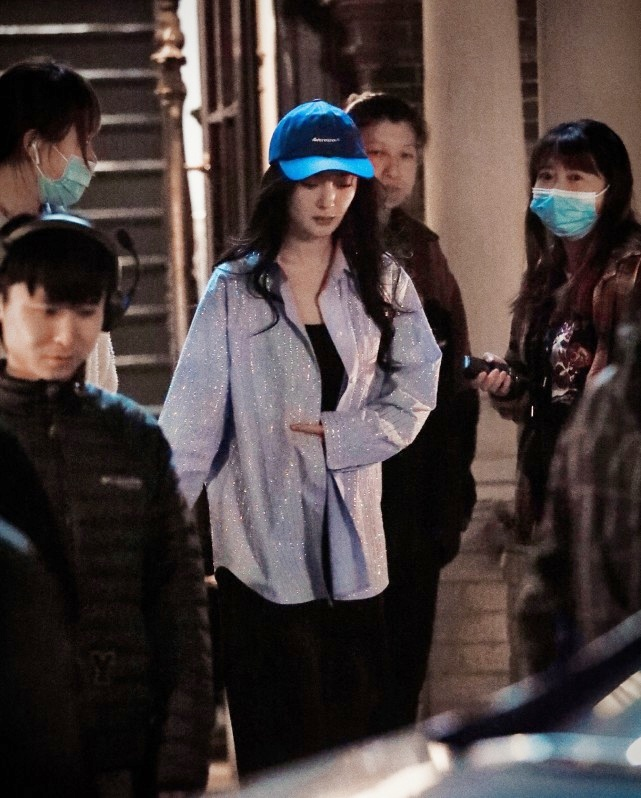 Tranh cãi chuyện Dương Mịch cúi đầu xin lỗi khi đến quay phim muộn - 1