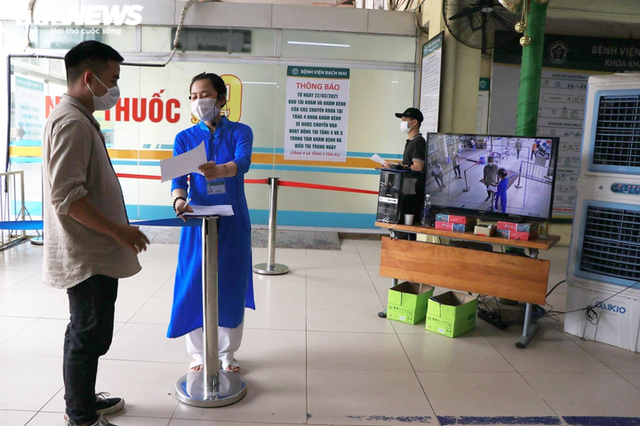 221 nhân viên Bệnh viện Bạch Mai nghỉ việc, bệnh nhân nói gì? - 1