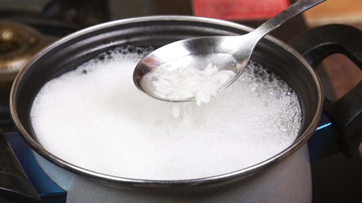 Chén nước cơm lớn lên cùng bao thế hệ: Uống ngon hơn sữa, giờ muốn thử cũng khó - 3