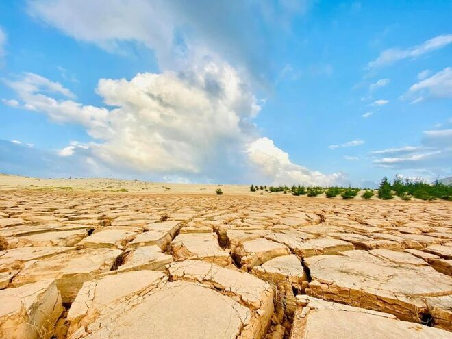 Phát hiện chốn sống ảo 'Sa mạc đất nứt' mới, vừa độc vừa đẹp ngay tại Việt Nam - 1