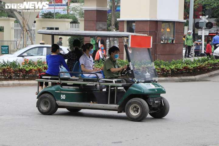 221 nhân viên Bệnh viện Bạch Mai nghỉ việc, bệnh nhân nói gì? - 4