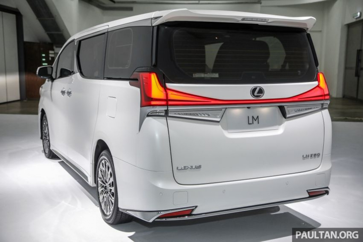 Lexus LM 350 giá hơn 6 tỷ đồng tại Malaysia có gì đặc biệt? - 2
