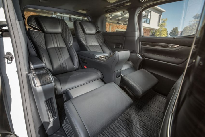 Lexus LM 350 giá hơn 6 tỷ đồng tại Malaysia có gì đặc biệt? - 3