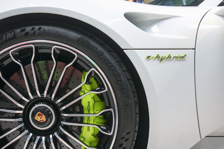 Siêu xe đắt nhất của Porsche về Việt Nam, giá khoảng 60 tỷ đồng - 4