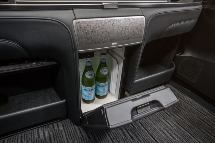 Lexus LM 350 giá hơn 6 tỷ đồng tại Malaysia có gì đặc biệt? - 4