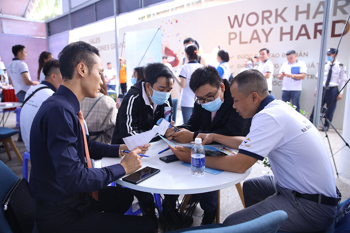 Thấy gì từ sự kiện siêu tuyển dụng Vinhomes? - 1