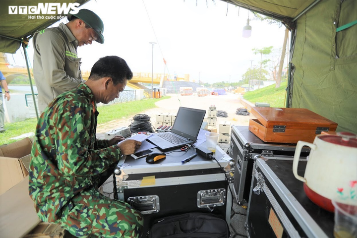 Cận cảnh trận địa pháo hoa lễ hội Đền Hùng 2021 trước giờ khai hỏa - 8