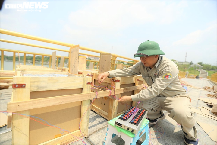 Cận cảnh trận địa pháo hoa lễ hội Đền Hùng 2021 trước giờ khai hỏa - 1