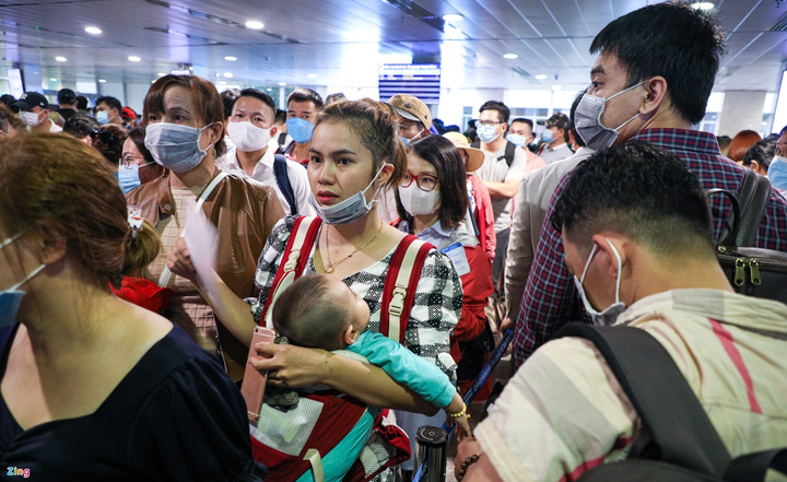 Khu soi chiếu an ninh Tân Sơn Nhất như chợ vỡ: Đừng đổ lỗi, nhận yếu kém đi! - 2