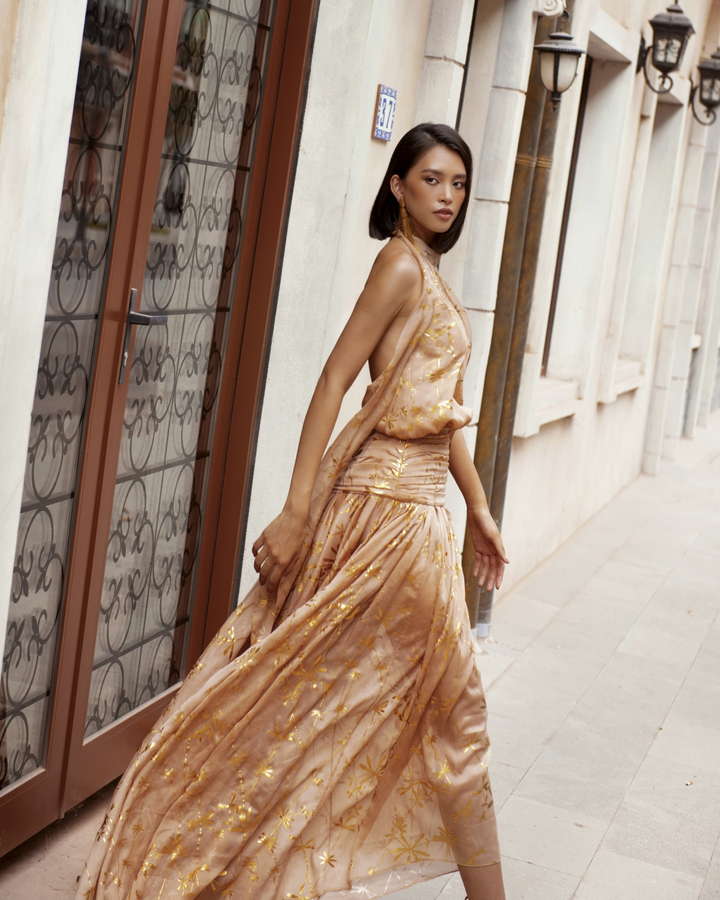 Ảnh: Hoa hậu Tiểu Vy nóng bỏng, ngọt ngào giữa nắng vàng, biển xanh Phú Quốc - 7