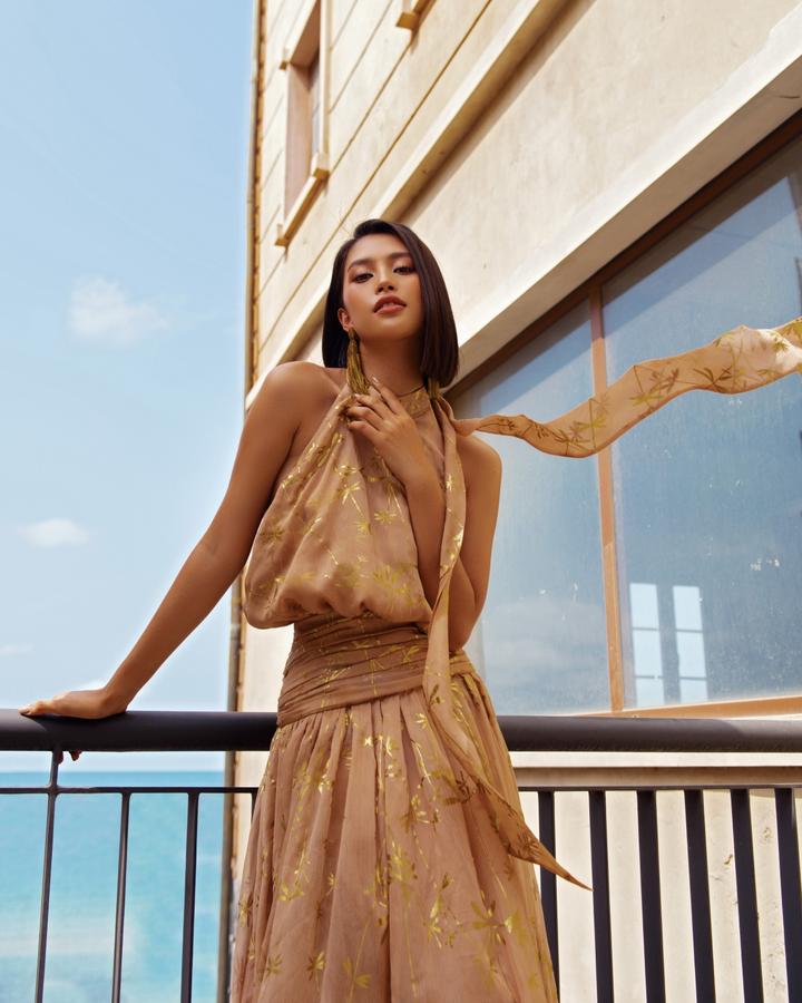 Ảnh: Hoa hậu Tiểu Vy nóng bỏng, ngọt ngào giữa nắng vàng, biển xanh Phú Quốc - 6