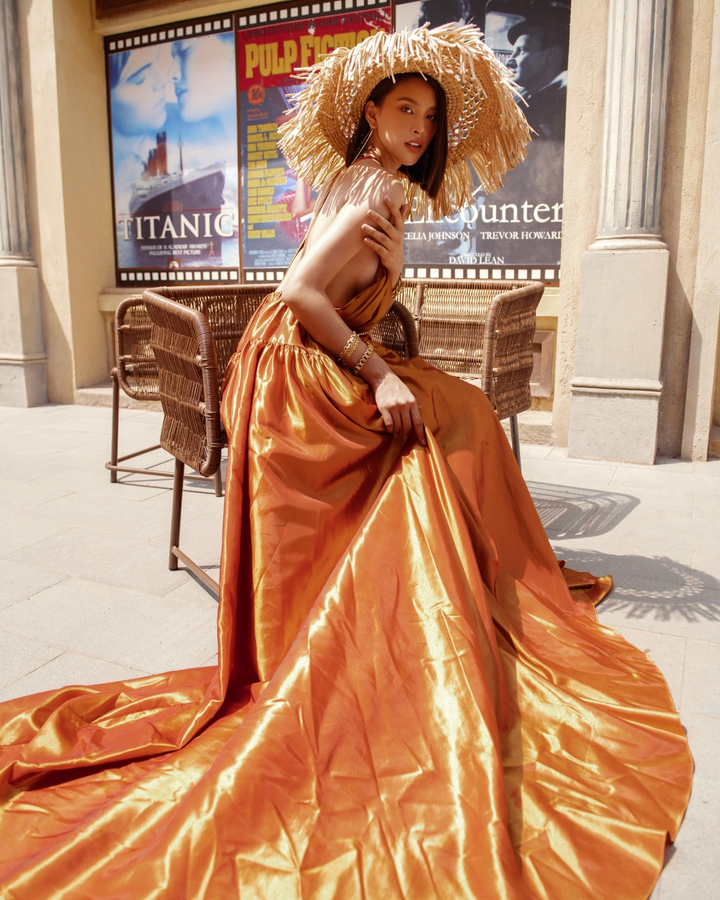 Ảnh: Hoa hậu Tiểu Vy nóng bỏng, ngọt ngào giữa nắng vàng, biển xanh Phú Quốc - 14