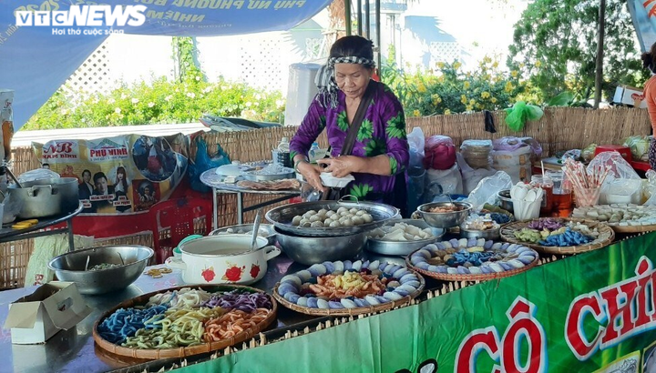 Cà Mau dâng 9 mâm bánh dân gian lên Quốc Tổ Hùng Vương - 3