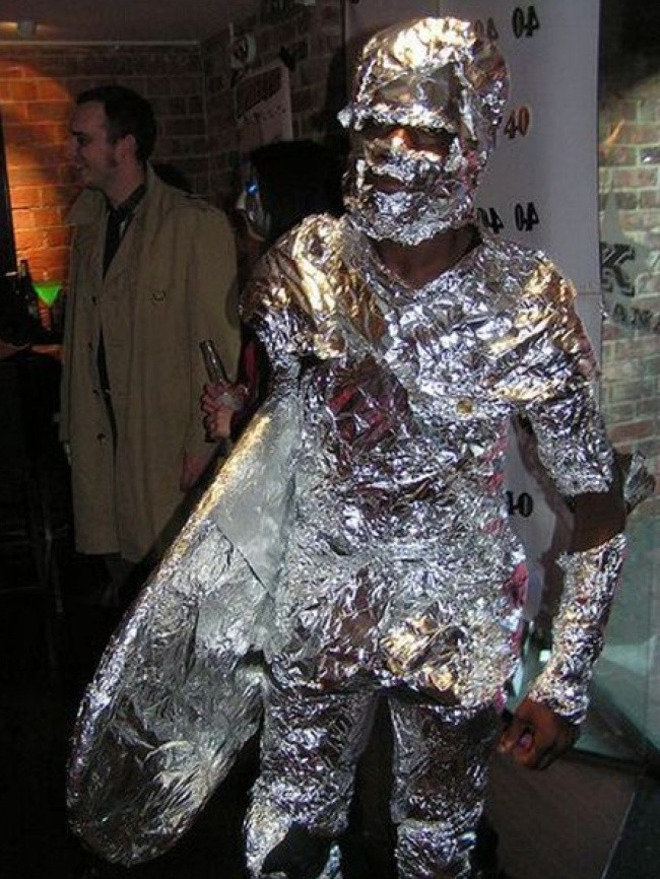 Bật cười với loạt cosplay 'cây nhà lá vườn' của các thánh hài nhà người ta - 12