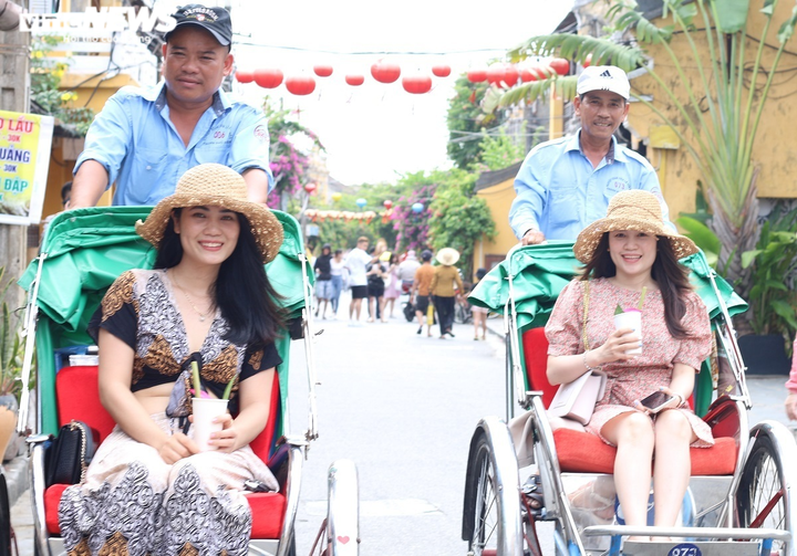 Ảnh: Phố cổ Hội An dập dìu du khách trong ngày Giỗ Tổ Hùng Vương - 3