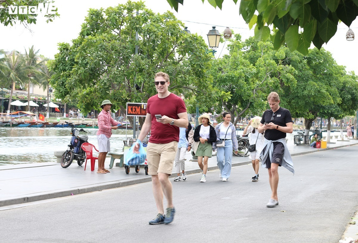 Ảnh: Phố cổ Hội An dập dìu du khách trong ngày Giỗ Tổ Hùng Vương - 4