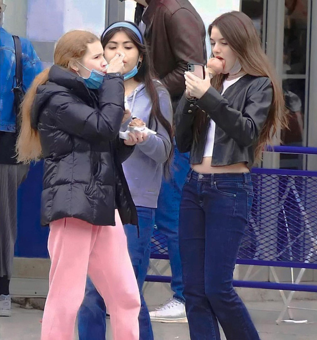 Con gái Tom Cruise xinh đẹp rực rỡ khi bước sang tuổi 15 - 5