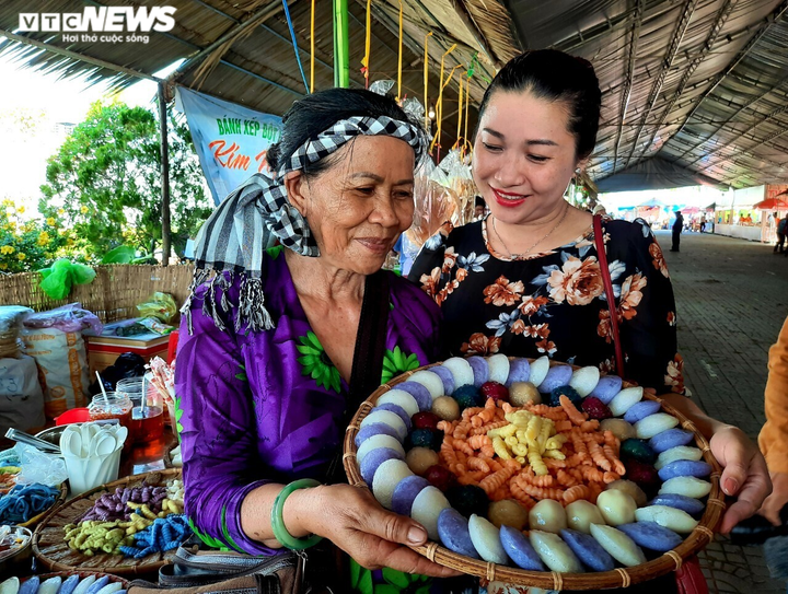 Cà Mau dâng 9 mâm bánh dân gian lên Quốc Tổ Hùng Vương - 4