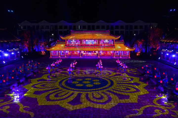 Du khách khắp Phú Quốc đổ về siêu quần thể hàng đầu Châu Á ngày khai trương - 7