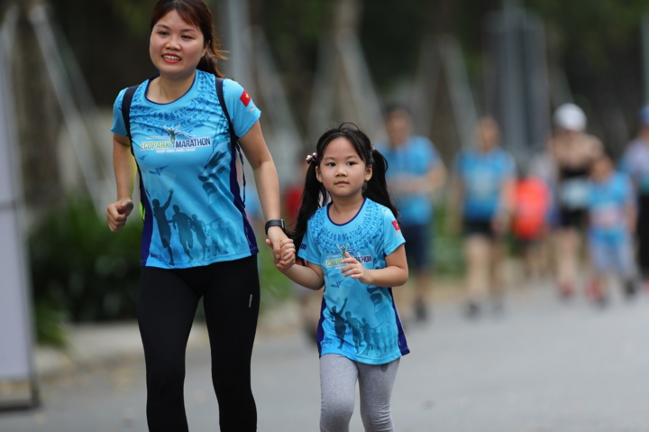 Những chân chạy nhí ở Ecopark Marathon 2021 - 7