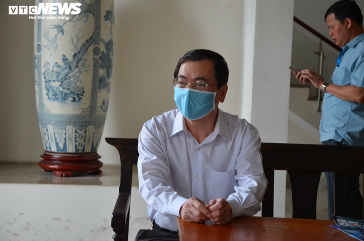 Ảnh: Cựu Bộ trưởng Công Thương Vũ Huy Hoàng được luật sư dìu tới toà - 6